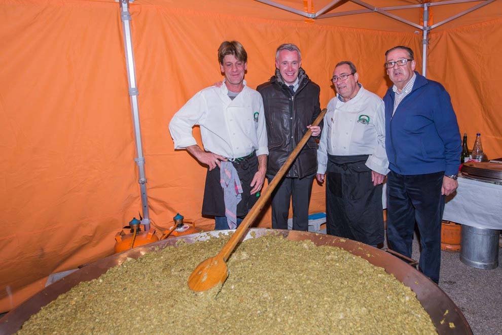 Foto de la festa del trixatr 2018 amb els cuiners i l'alcalde de Puigcerdà. Foto de viure de Viure als Pirineus
